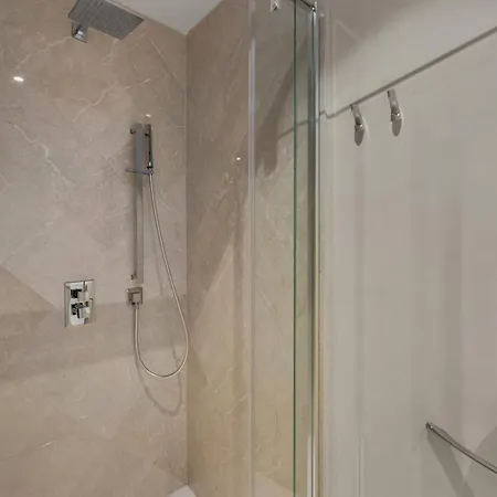 Town House Apartment *